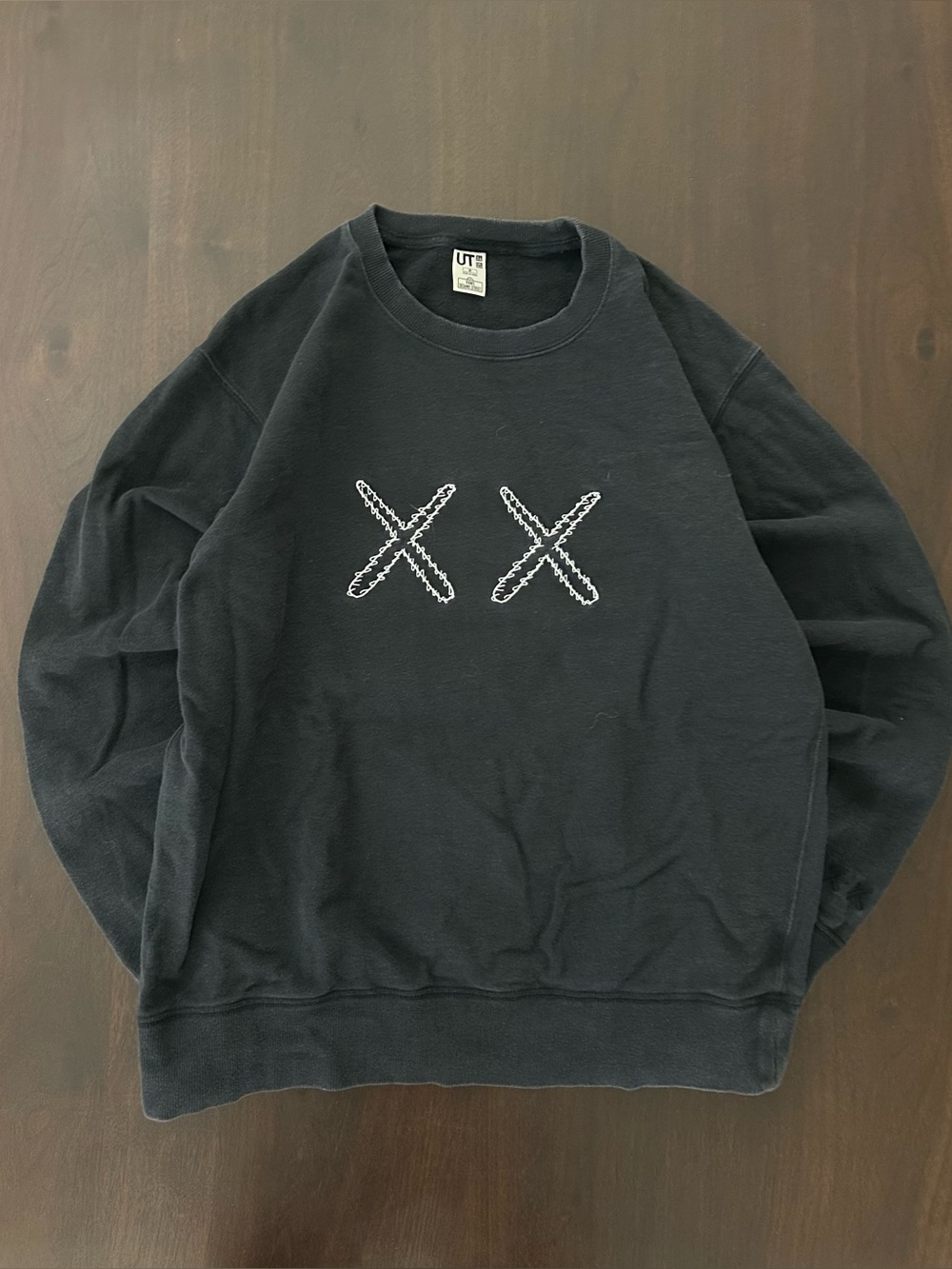 Uniqlo UT KAWS Sesame Street XX Black Crewneck Sweatshirt Medium Hypebeast Graph